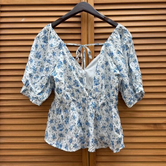 NWT Francesca’s Floral Blouse size medium - Picture 3 of 5